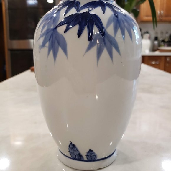 Chinoiserie White Porcelain Chinese Temple Jar - Picture 2 of 10
